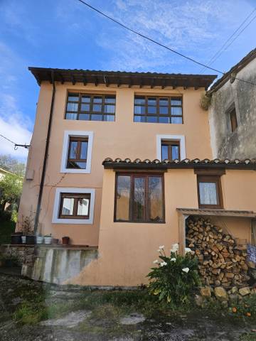 Casa-chalet en Venta en Fíos en Parres