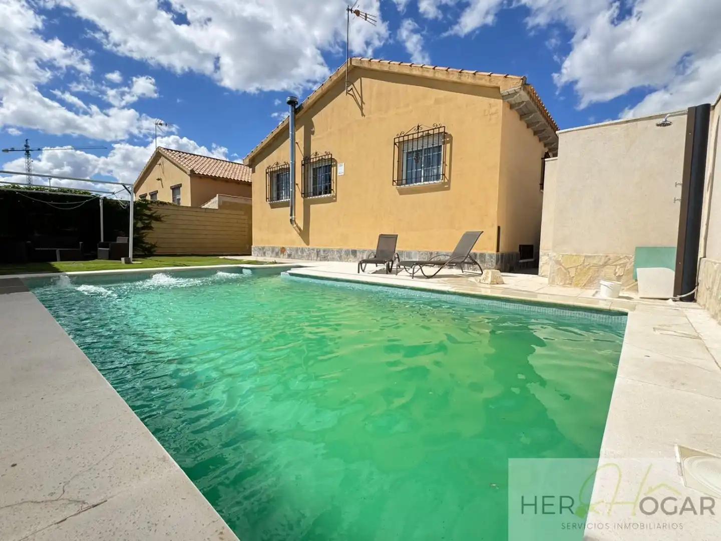 Vista exterior de Casa o chalet en venta en Burguillos de Toledo con Aire acondicionado, Calefacción y Jardín privado
