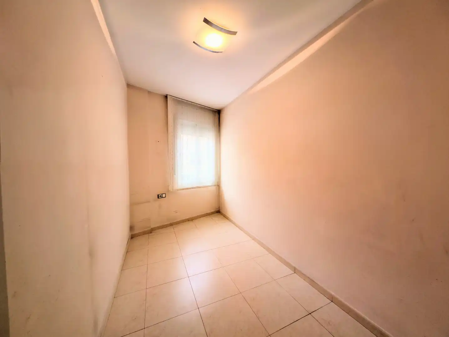 Habitación de Planta baja en venta en Terrassa con Aire acondicionado, Terraza y Amueblado