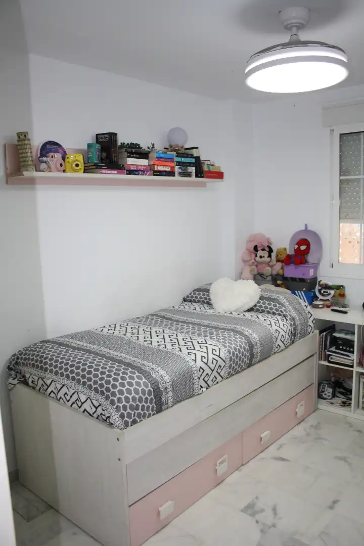 Schlafzimmer von Einfamilien-Reihenhaus zum Verkauf in Montequinto mit Klimaanlage, Heizung und Terrasse