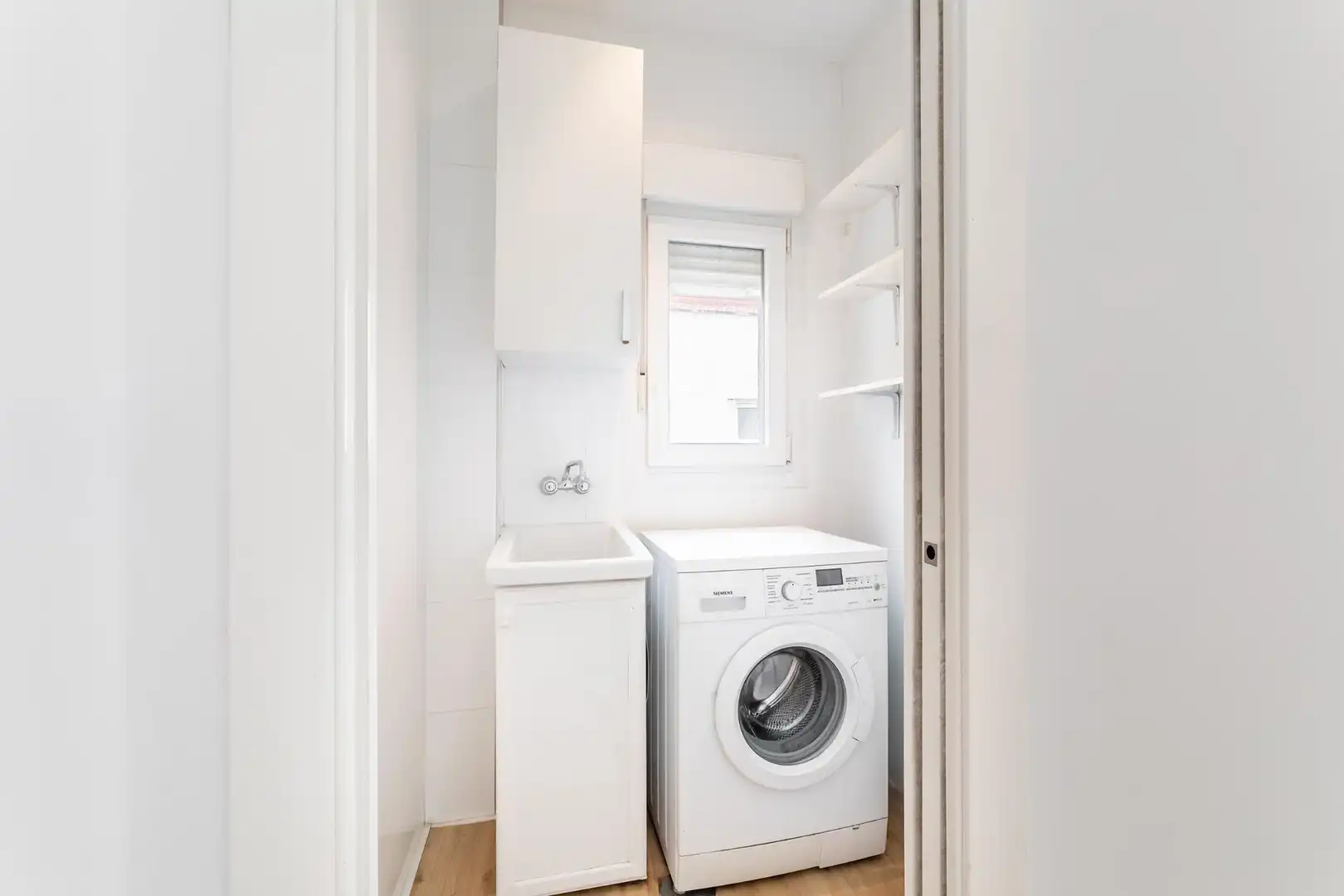 Bathroom of Flat for rent in Madrid  with Air Conditioner and Heating