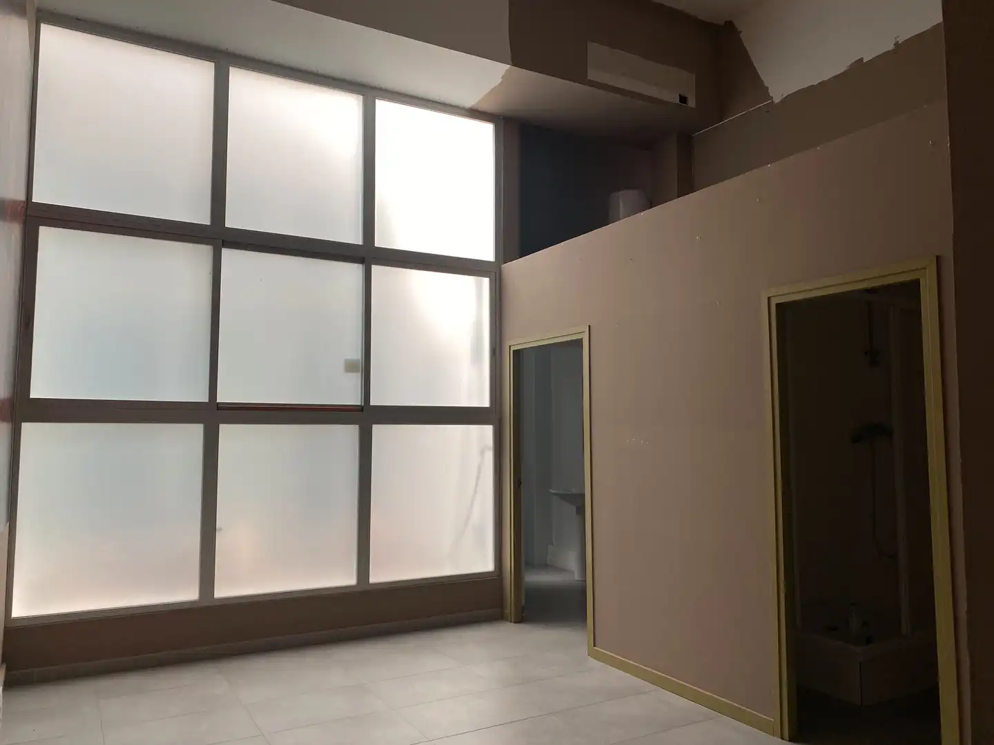 Commercial properties for rent in N/A, Instituts - Universitat