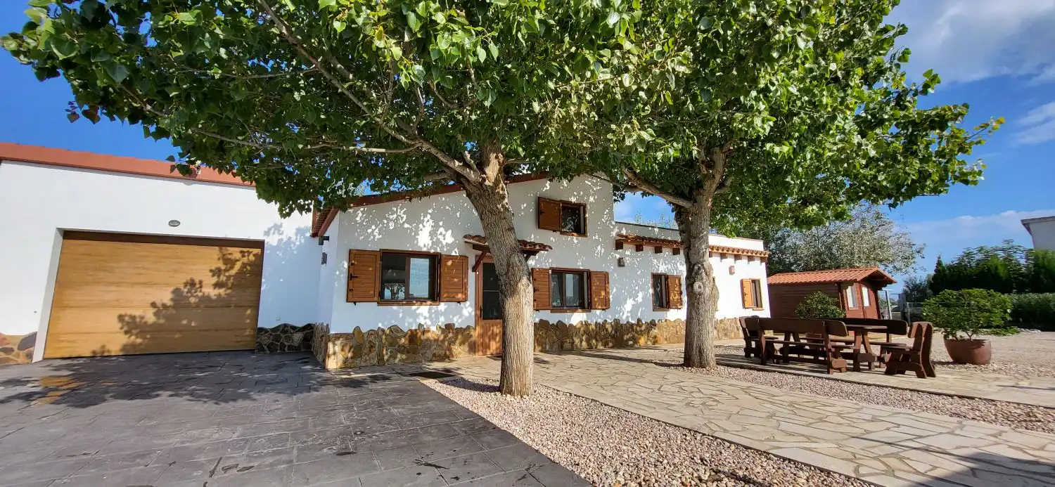 Außenansicht von Haus oder Chalet zum Verkauf in Deltebre mit Klimaanlage und Abstellraum