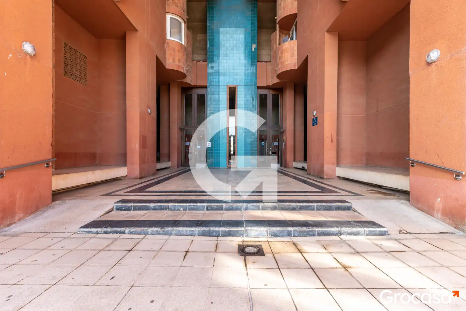Außenansicht von Wohnung zum Verkauf in Sant Just Desvern mit Klimaanlage, Heizung und Schwimmbad