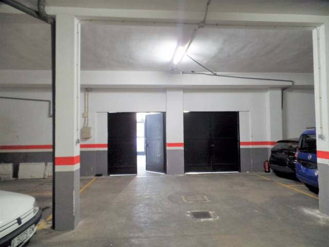 Garaje en Alquiler en Valencia - Calle BENEFICENCIA en El Carme