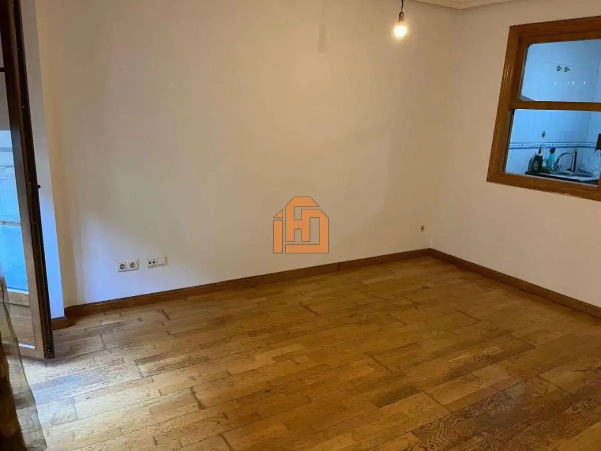 Apartament en venda en León Capital  amb Calefacció i Traster