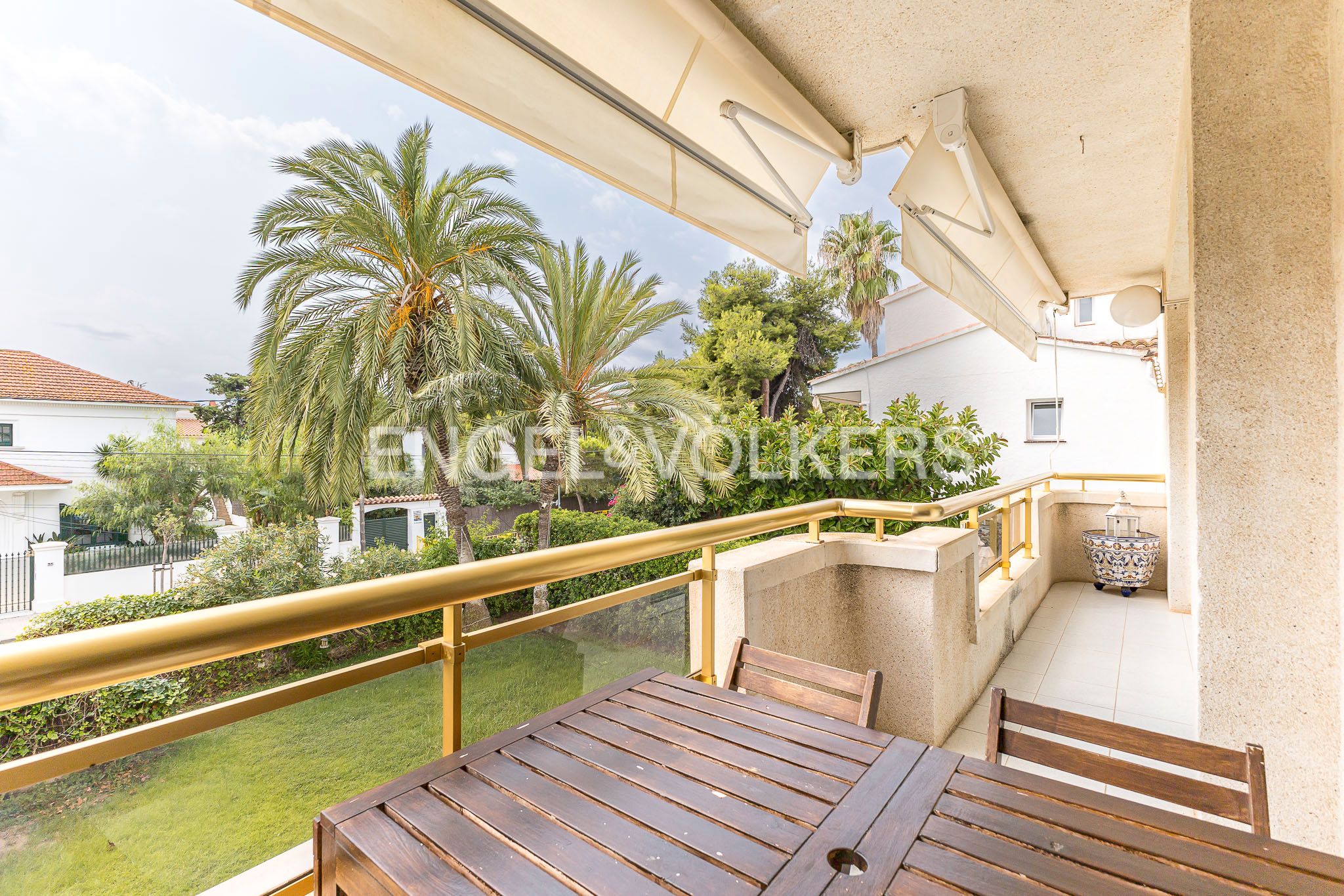 Terraza de Dúplex en venta en Sitges con Aire acondicionado, Calefacción y Jardín privado