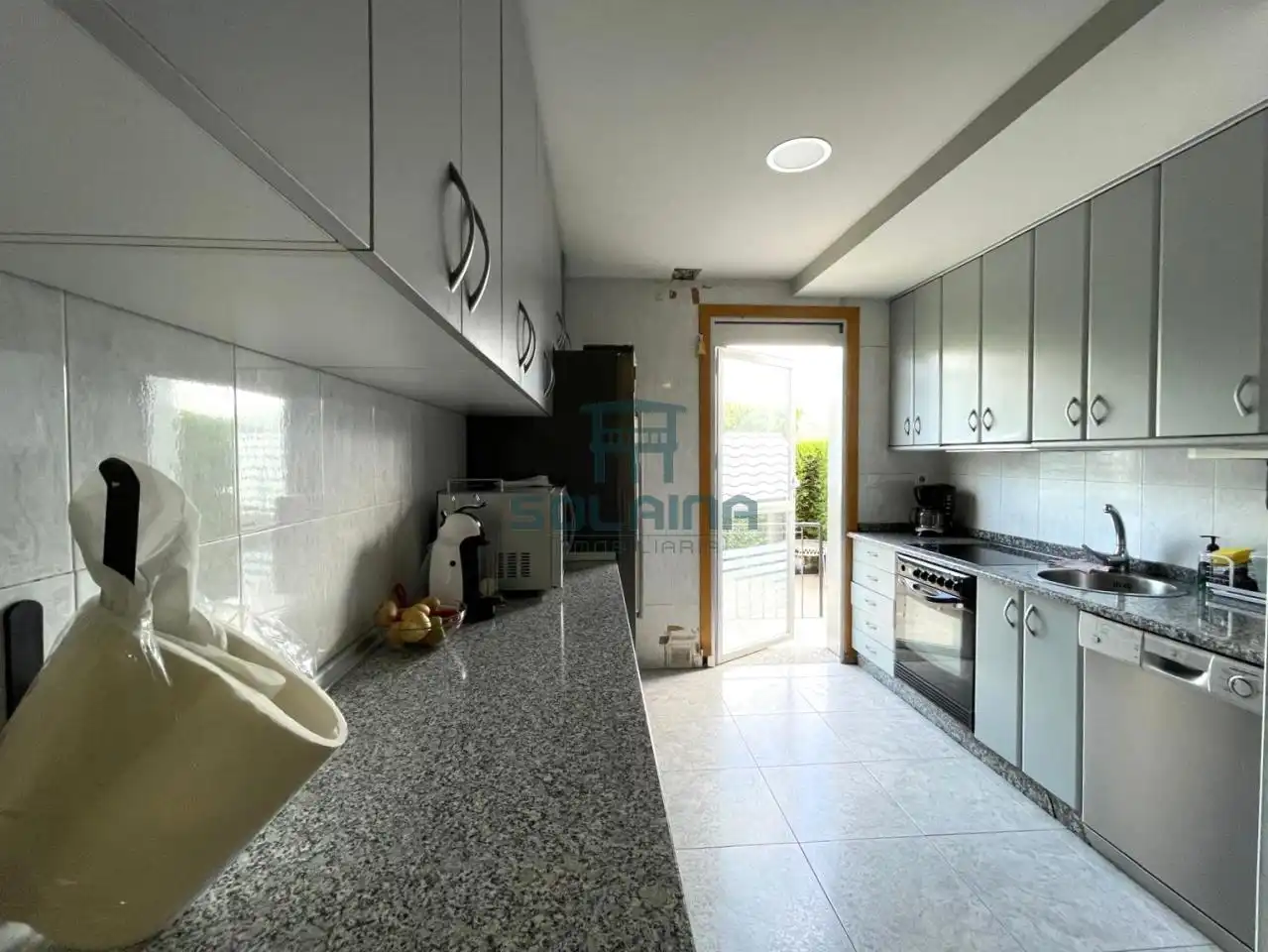 Cocina de Casa adosada en venta en A Arnoia con Calefacción, Jardín privado y Parquet