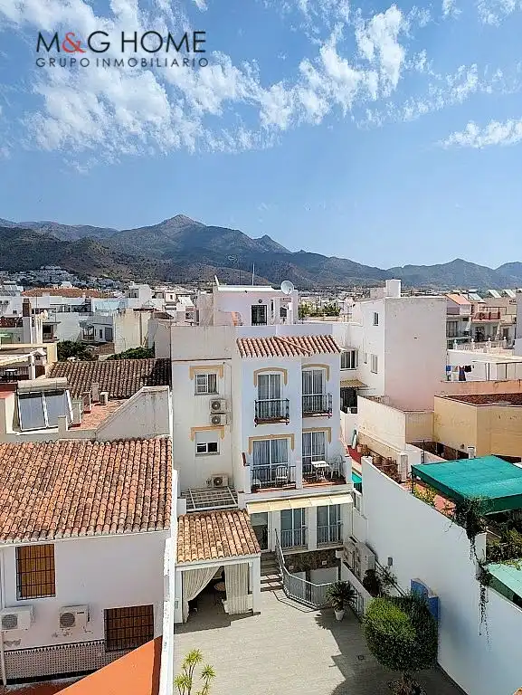 Außenansicht von Maisonette zum Verkauf in Nerja mit Terrasse, Abstellraum und Möbliert