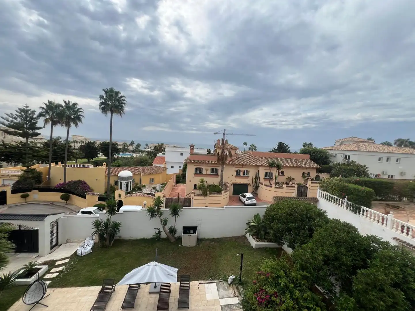 Chalet con piscina en venta en El Faro de Calaburra - Chaparral