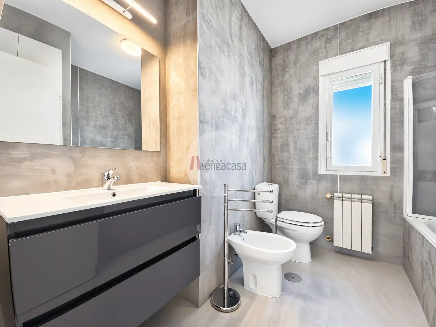 Bathroom of Flat for rent in Madrid  with Heating, Terrace and Washing machine