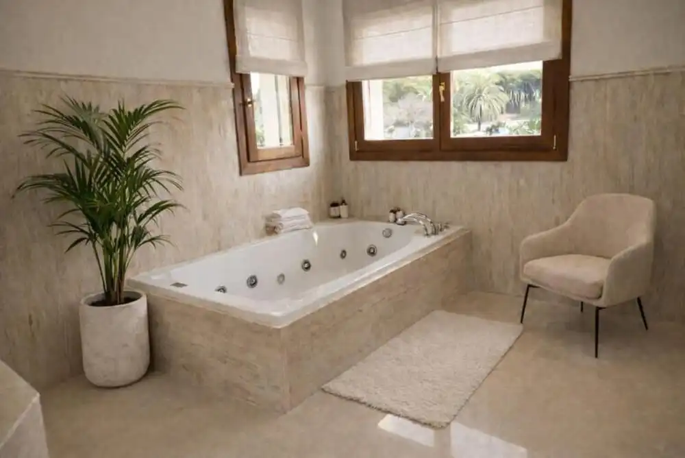 Bany de Casa o xalet de lloguer en Marbella amb Aire condicionat, Jardí privat i Terrassa