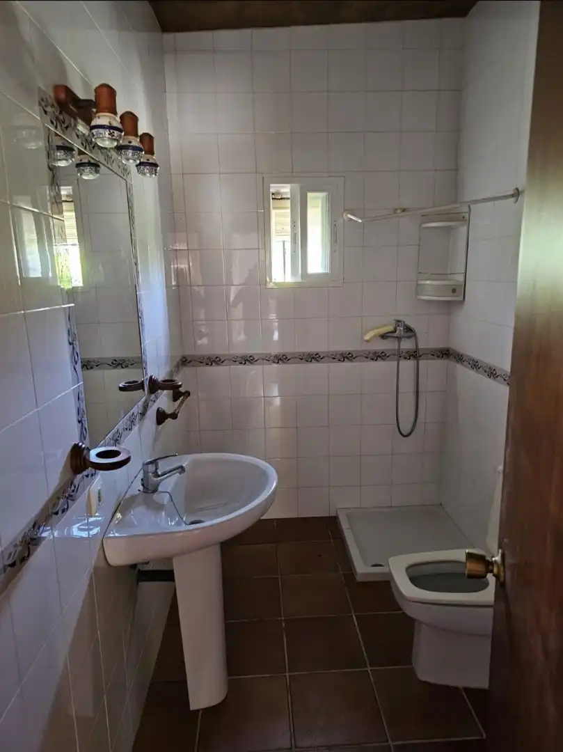 Badezimmer von Country house zum Verkauf in Estepona mit Privatgarten, Terrasse und Waschmaschine