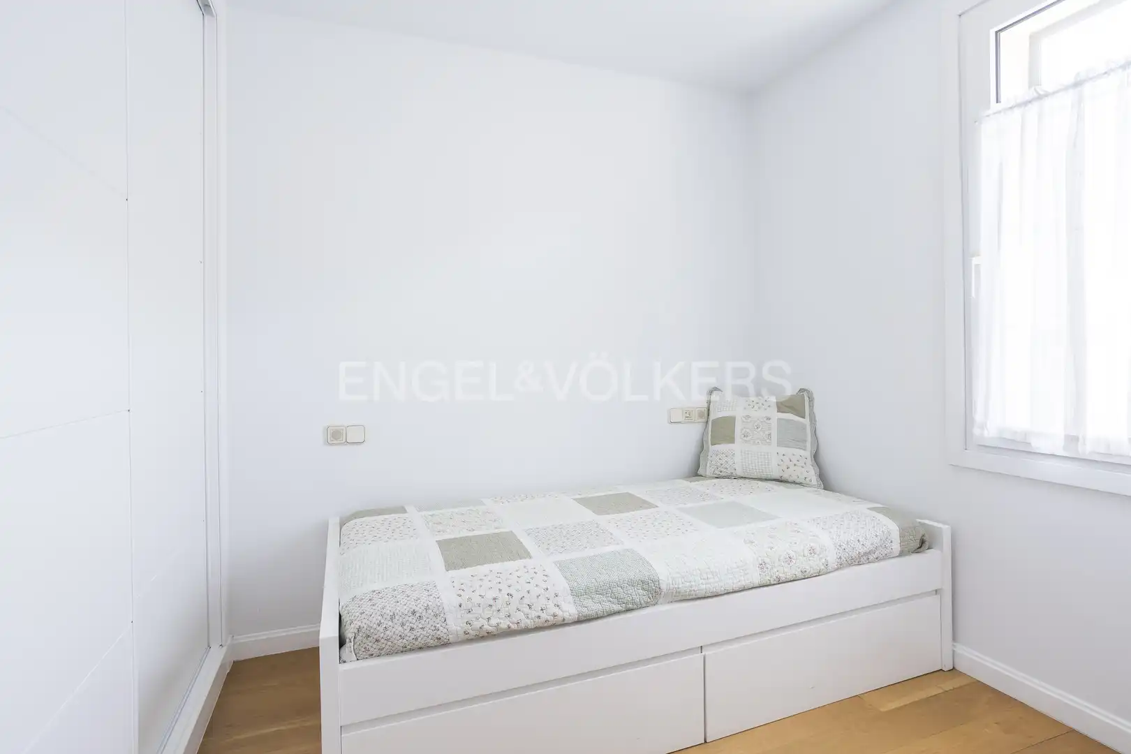 Habitación de Casa o chalet en venta en Madrid con Calefacción y Jardín privado