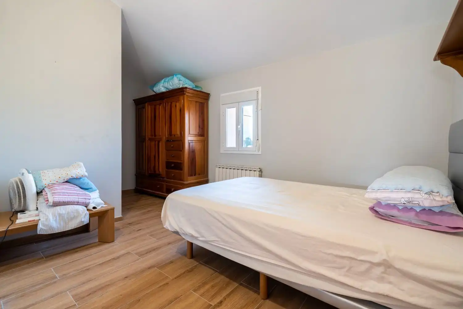 Schlafzimmer von Country house zum Verkauf in Tortosa mit Privatgarten, Terrasse und Abstellraum
