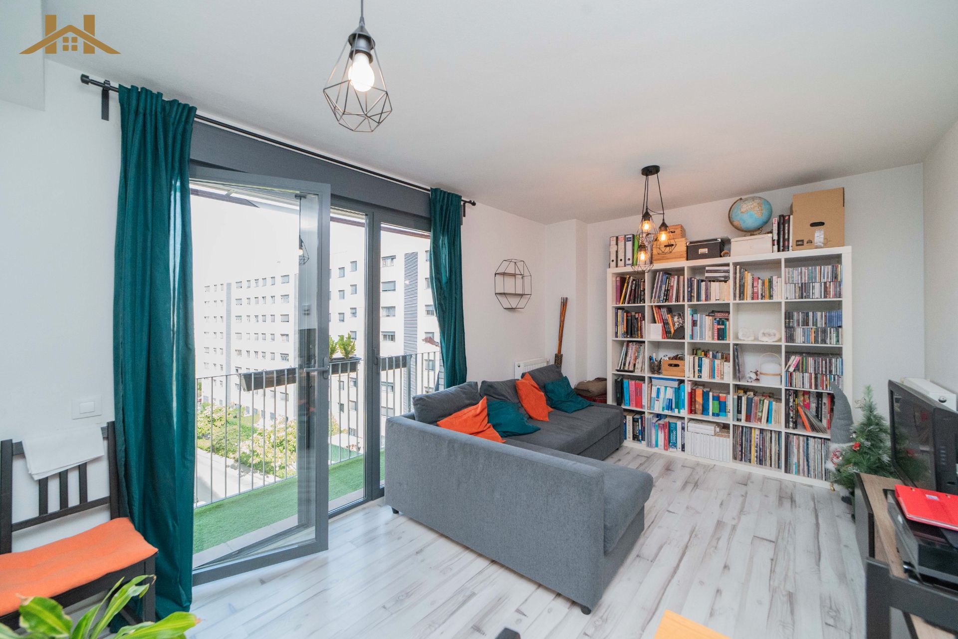 Living room of Flat for sale in Tres Cantos  with Air Conditioner, Heating and Terrace