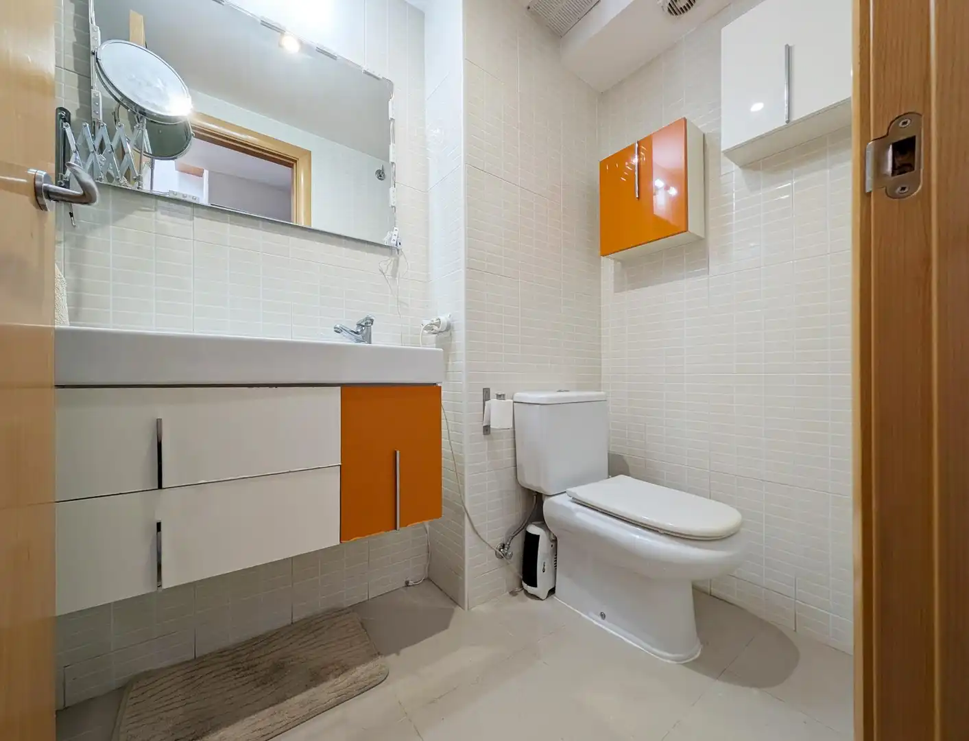 Badezimmer von Dachboden zum Verkauf in Vilanova i la Geltrú mit Klimaanlage, Heizung und Parkett