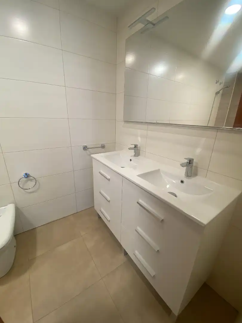 Badezimmer von Wohnung zur Miete in Tordera mit Klimaanlage, Heizung und Ofen