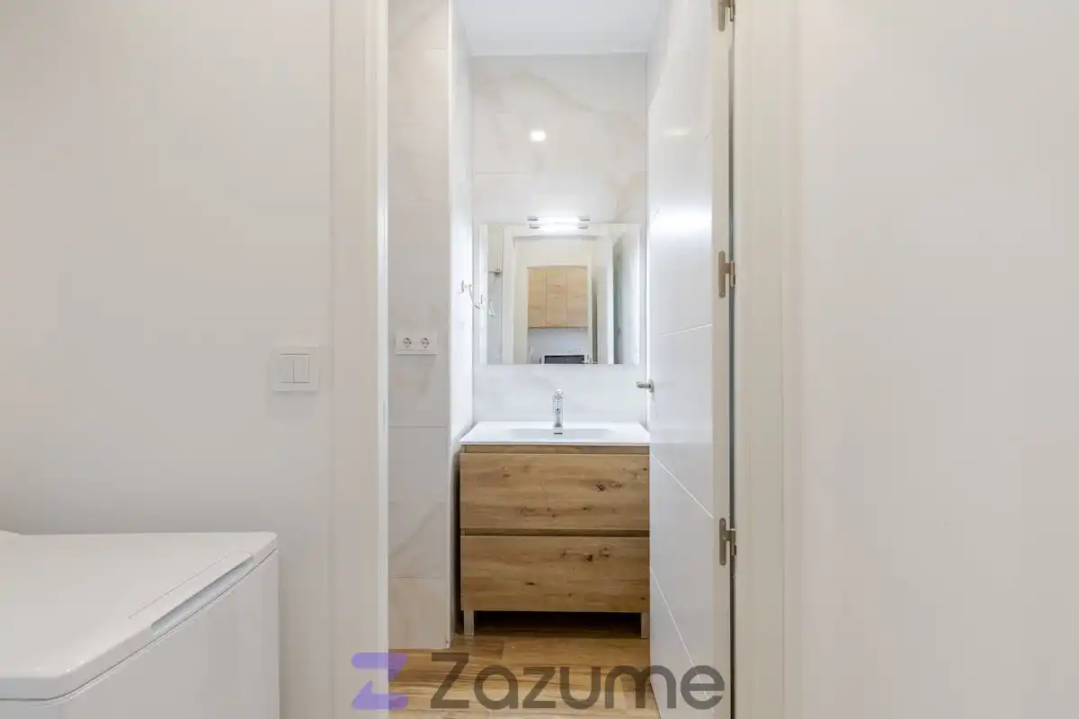 Bathroom of Flat for rent in Madrid  with Air Conditioner, Heating and Furnished