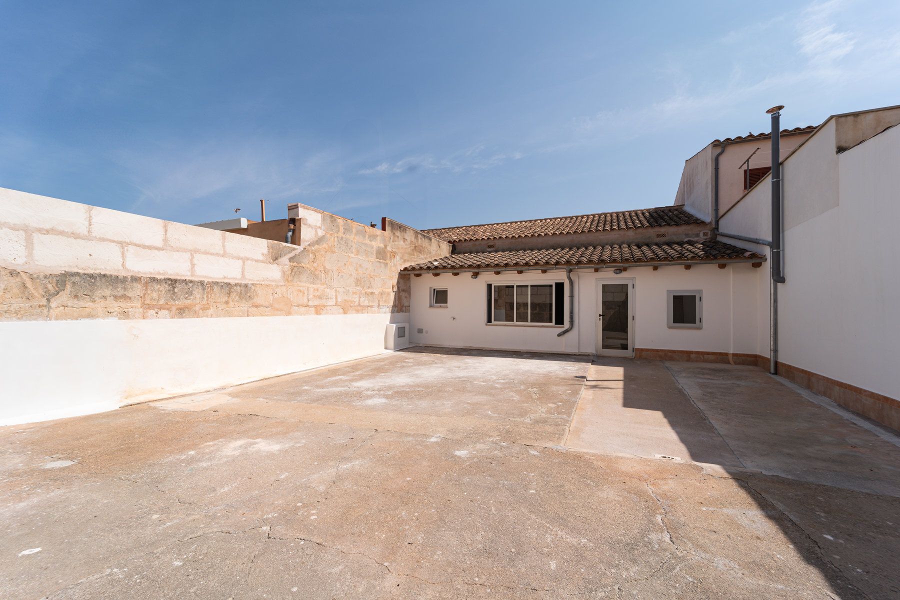 Vista exterior de Casa o xalet de lloguer en Ses Salines amb Terrassa, Traster i Forn