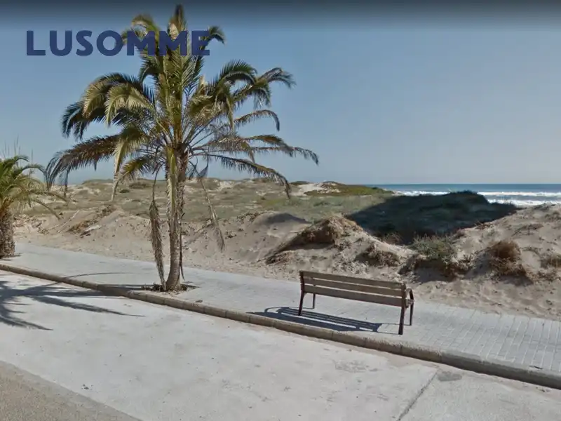 Vista exterior de Planta baja en venta en Valencia con Aire acondicionado y Horno