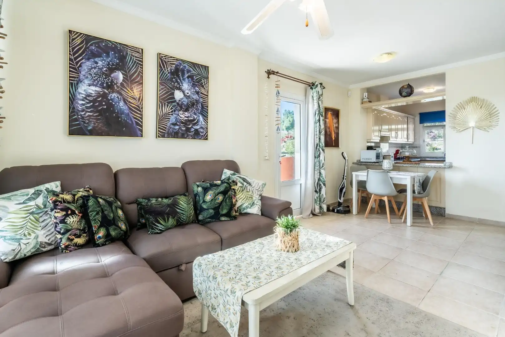 Sala d'estar de Apartament de lloguer en Arona amb Jardí privat, Terrassa i Moblat