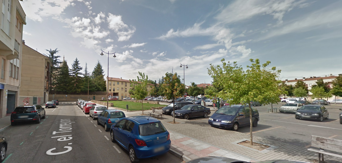 Aparcament de Oficina en venda en León Capital 