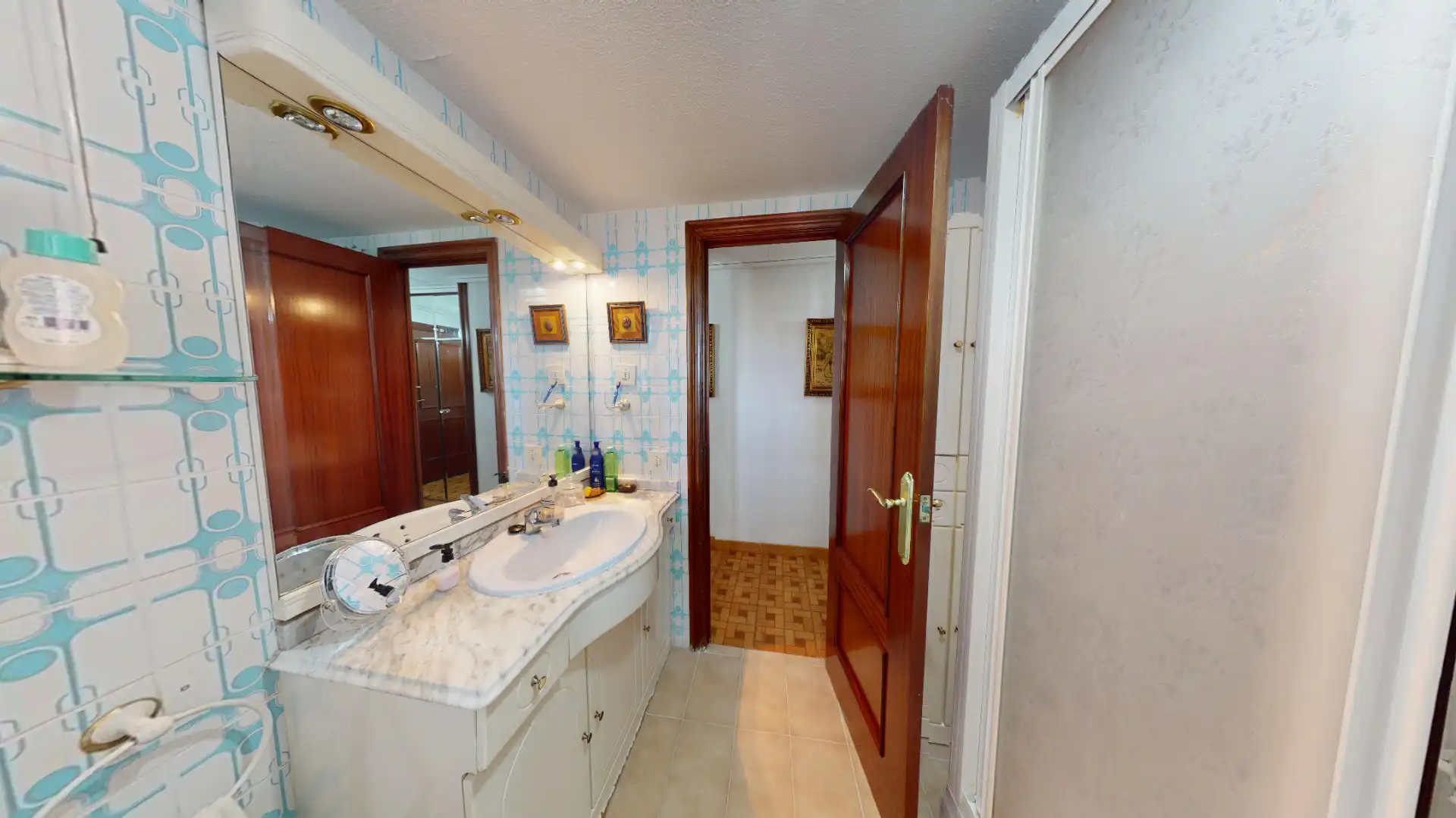 Baño de Piso en venta en Alicante / Alacant con Aire acondicionado, Terraza y Amueblado