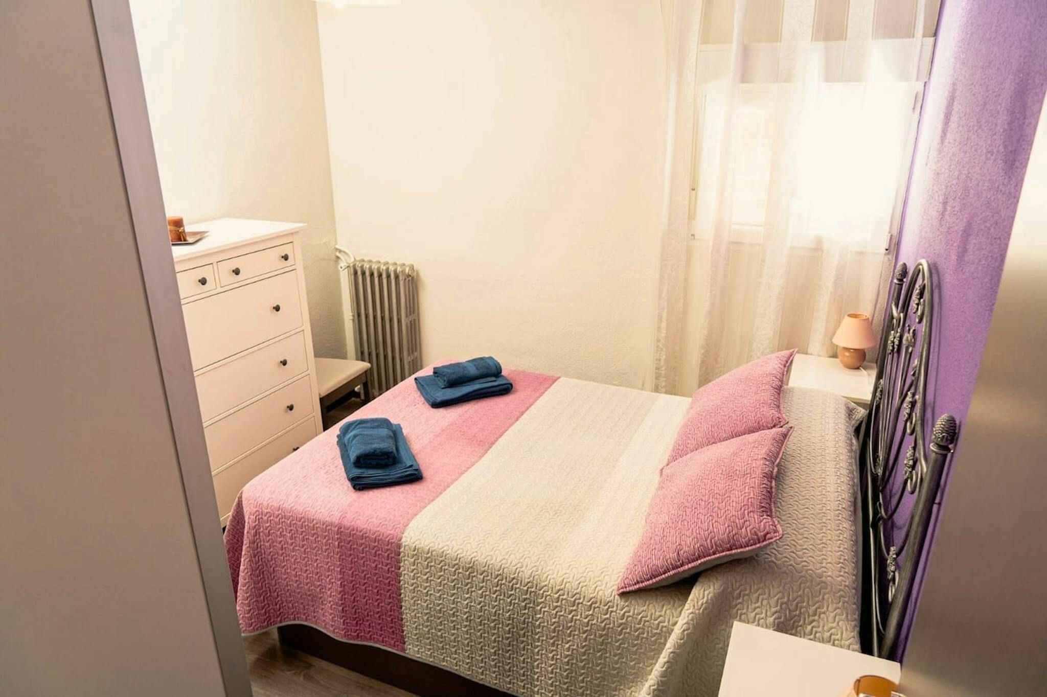 Dormitori de Pis de lloguer en  Madrid Capital amb Aire condicionat, Calefacció i Moblat