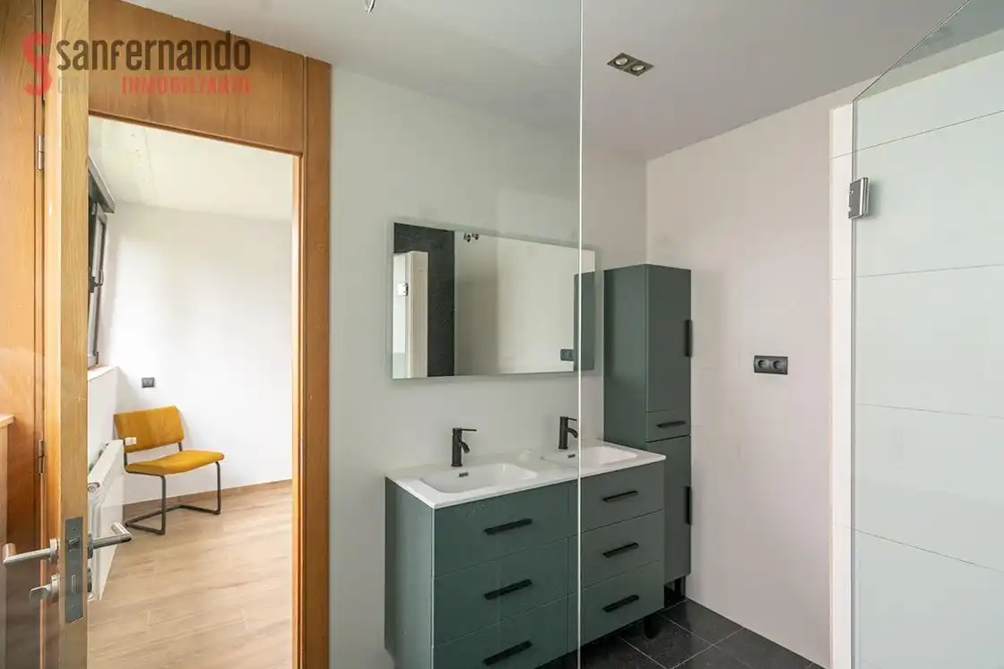 Bany de Planta baixa en venda en Santander amb Calefacció