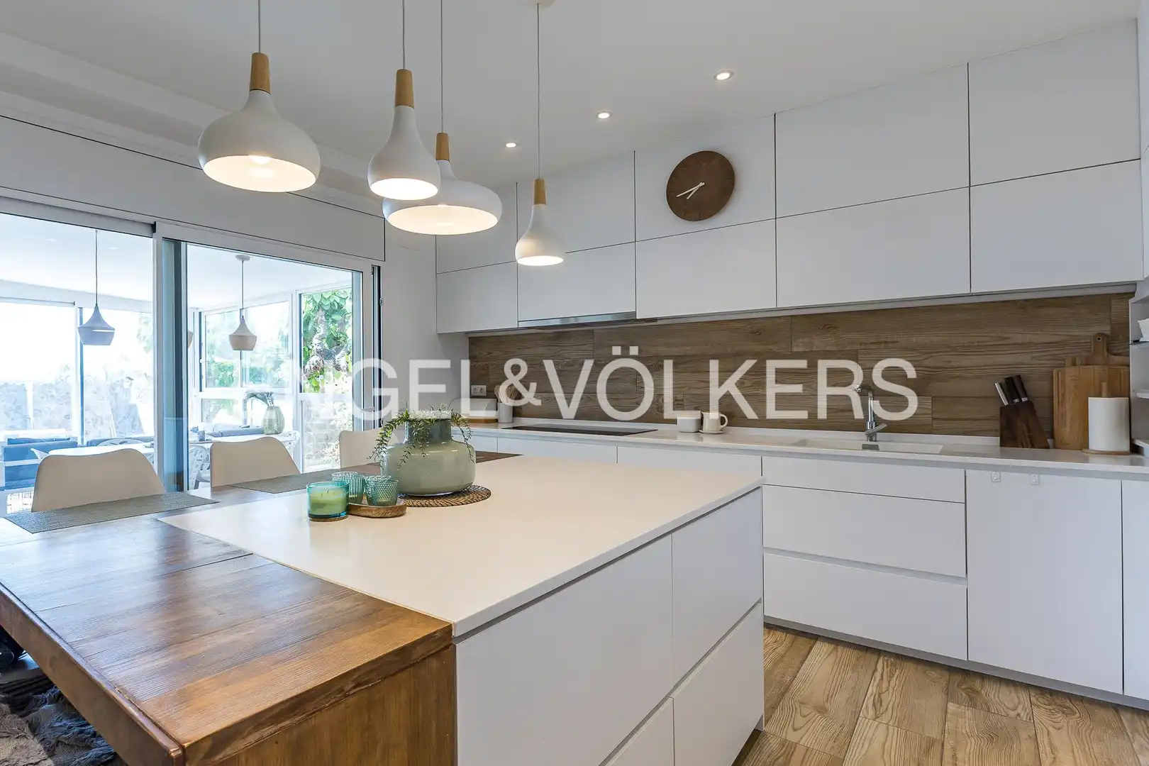 Cocina de Casa o chalet en venta en Vilanova i la Geltrú con Aire acondicionado, Calefacción y Jardín privado