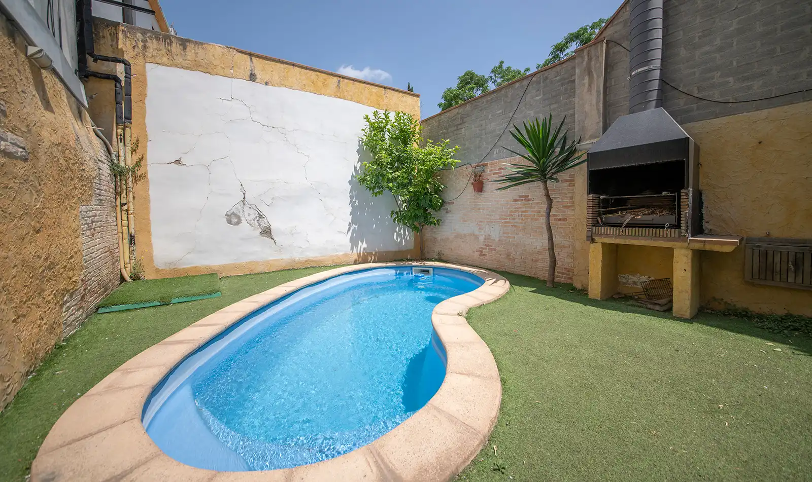 Casa adosada en venta en Carrer de la Beneficència, Les Clotes