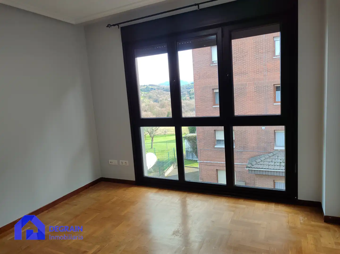 Schlafzimmer von Wohnung zum Verkauf in Oviedo  mit Heizung, Parkett und Abstellraum
