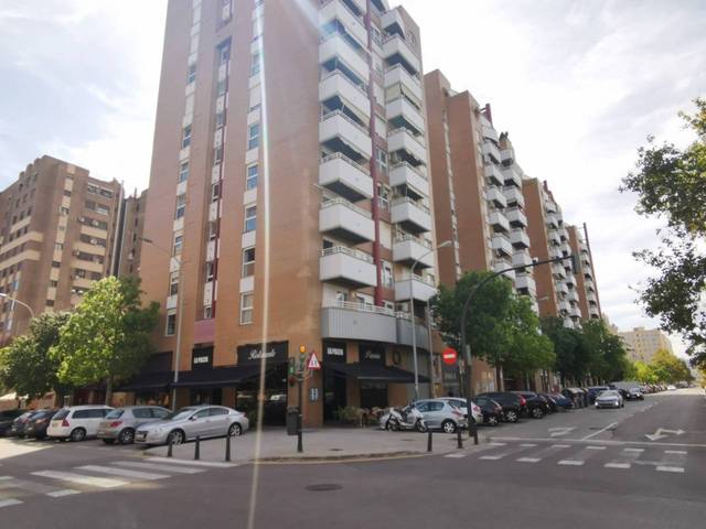 Garaje en Alquiler en Calle Santa Genoveva Torres, 26 en Sant Llorenç - Zona Alfahuir