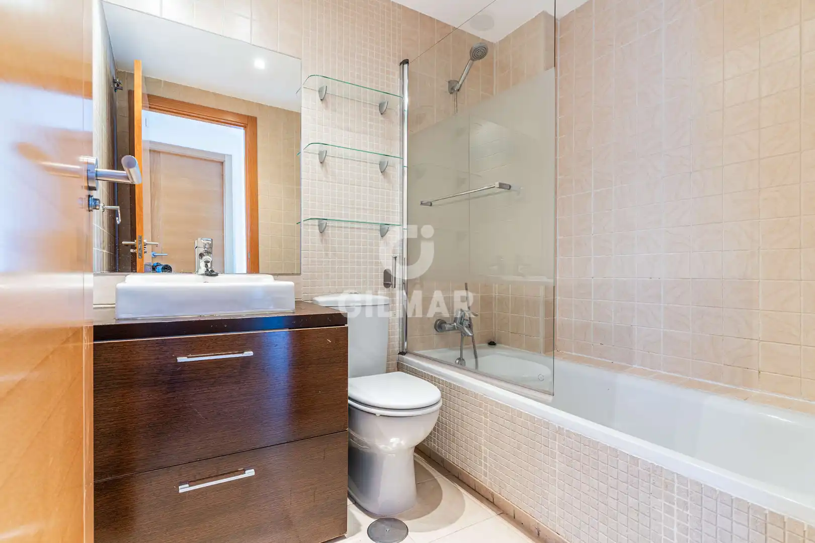 Badezimmer von Dachboden zum Verkauf in Madrid mit Heizung, Privatgarten und Abstellraum