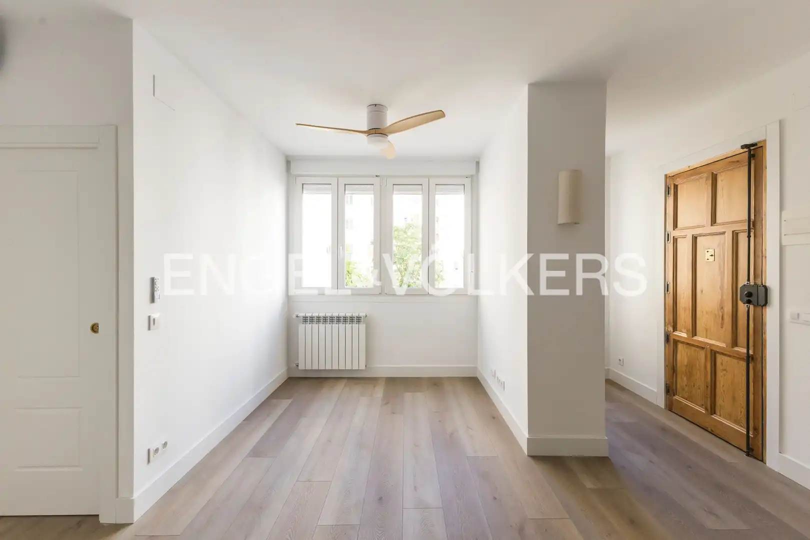 Schlafzimmer von Wohnung zur Miete in Madrid mit Klimaanlage und Heizung