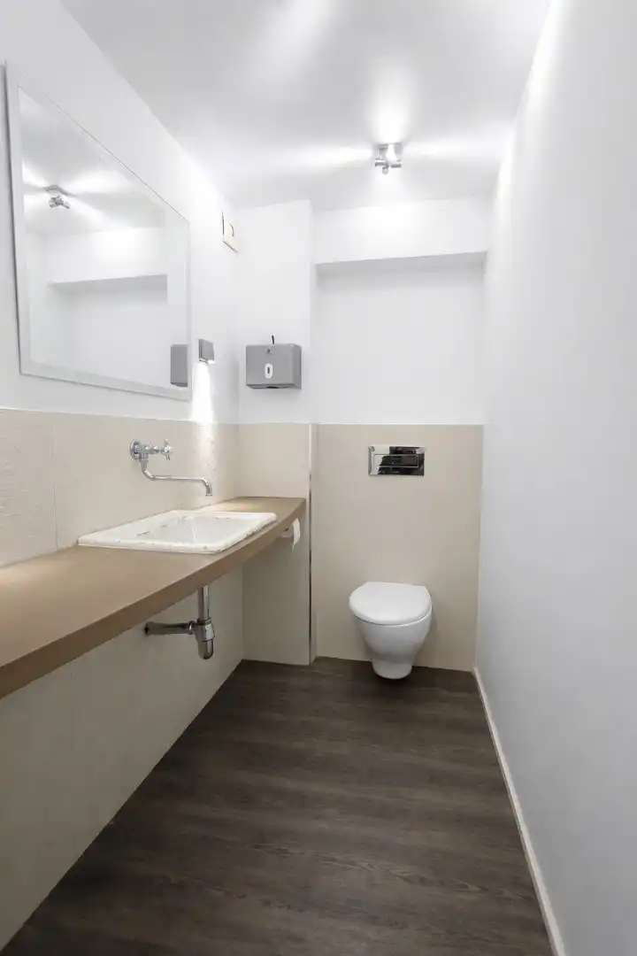 Bathroom of Commercial properties for rent in Reus  with Air Conditioner and Heating