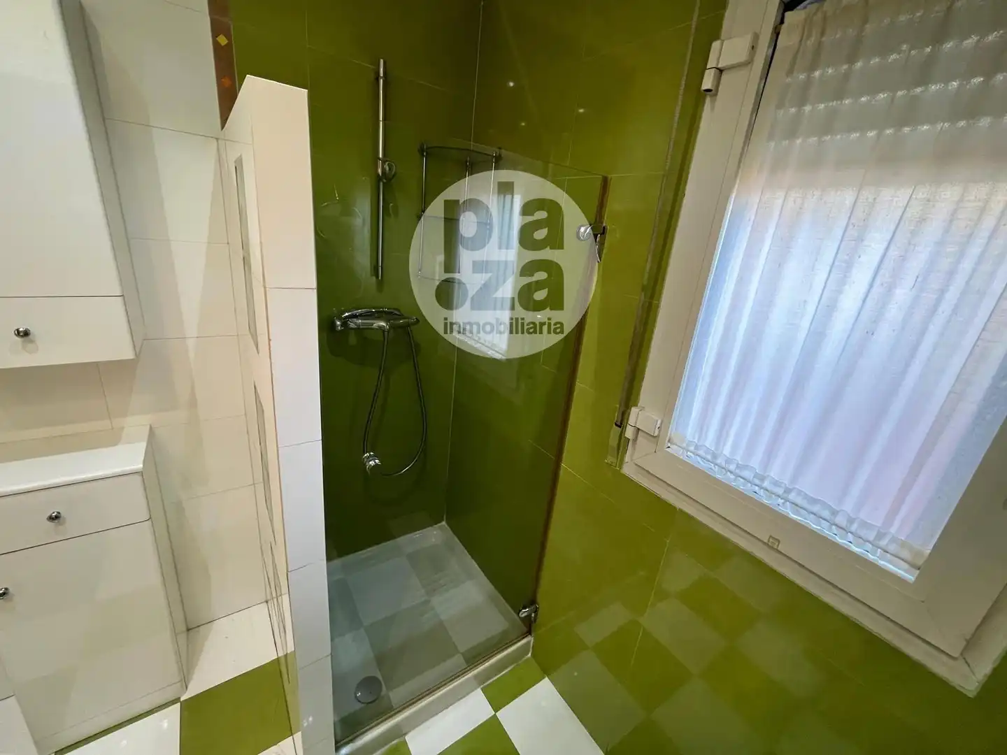 Bathroom of Flat for rent in Burgos  with Heating, Private garden and Terrace