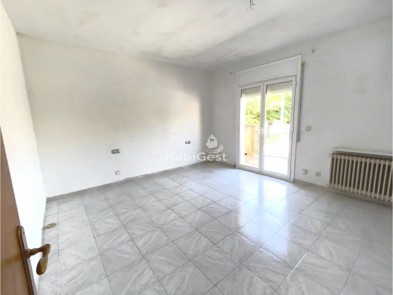 Außenansicht von Haus oder Chalet zum Verkauf in Medinyà mit Heizung und Terrasse