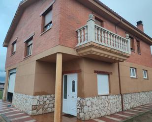 Vista exterior de Casa o xalet en venda en  Toledo Capital amb Terrassa