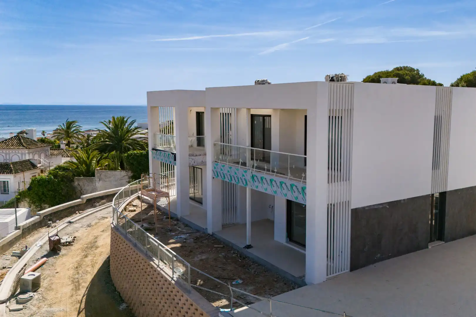 Vista exterior de Casa adosada en venda en Marbella amb Aire condicionat, Calefacció i Jardí privat