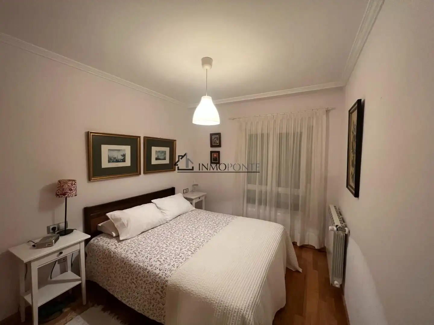 Schlafzimmer von Wohnung zur Miete in Poio mit Heizung, Ofen und Waschmaschine