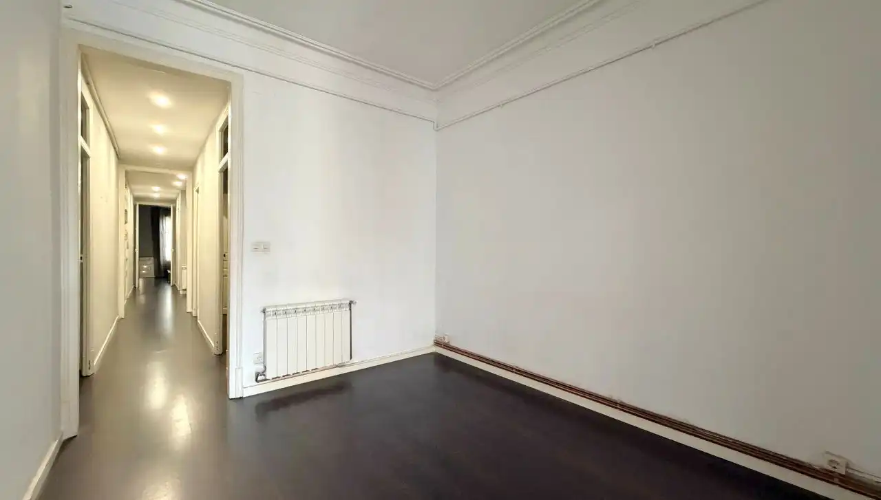 Schlafzimmer von Wohnung zum Verkauf in Barcelona mit Balkon