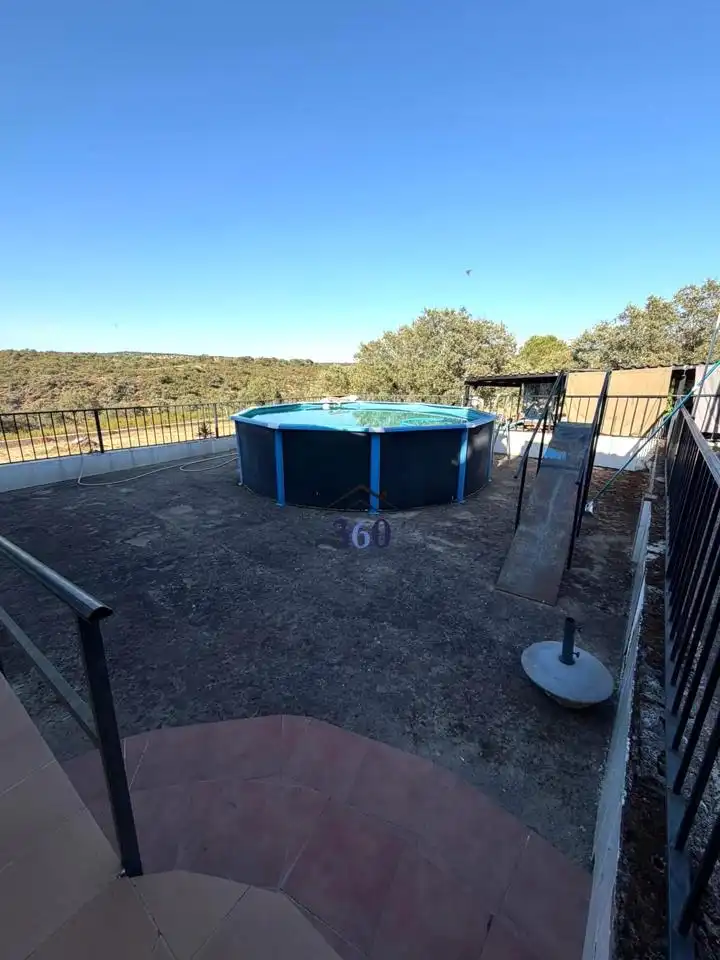 Schwimmbecken von Country house zum Verkauf in Cáceres mit Privatgarten, Terrasse und Schwimmbad