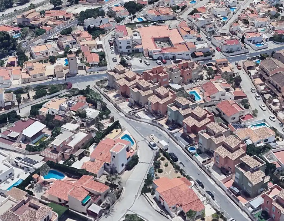 Vista exterior de Casa adosada en venda en L'Alfàs del Pi amb Jardí privat