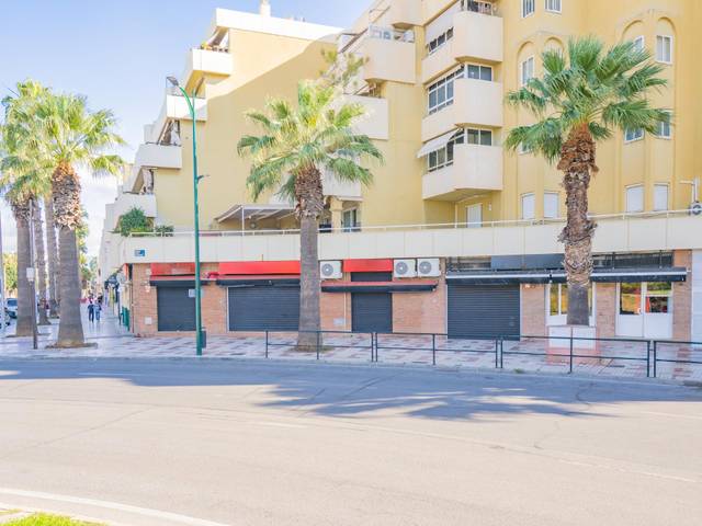 Local comercial en Alquiler en Martín Carpena - Torre del Río