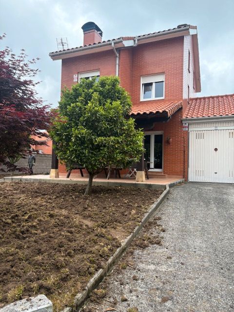 House or chalet for sale in Maoño -  Azoños