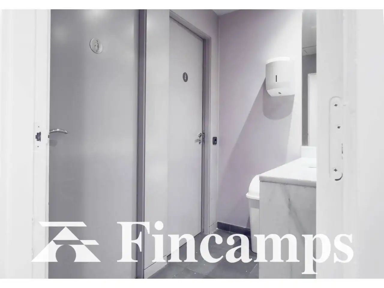 Baño de Oficina de alquiler en Sabadell con Aire acondicionado, Calefacción y Alarma