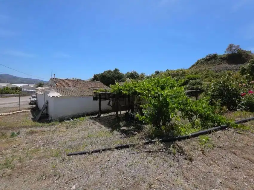 Vista exterior de Finca rústica en venda en Vélez-Málaga amb Jardí privat, Terrassa i Piscina