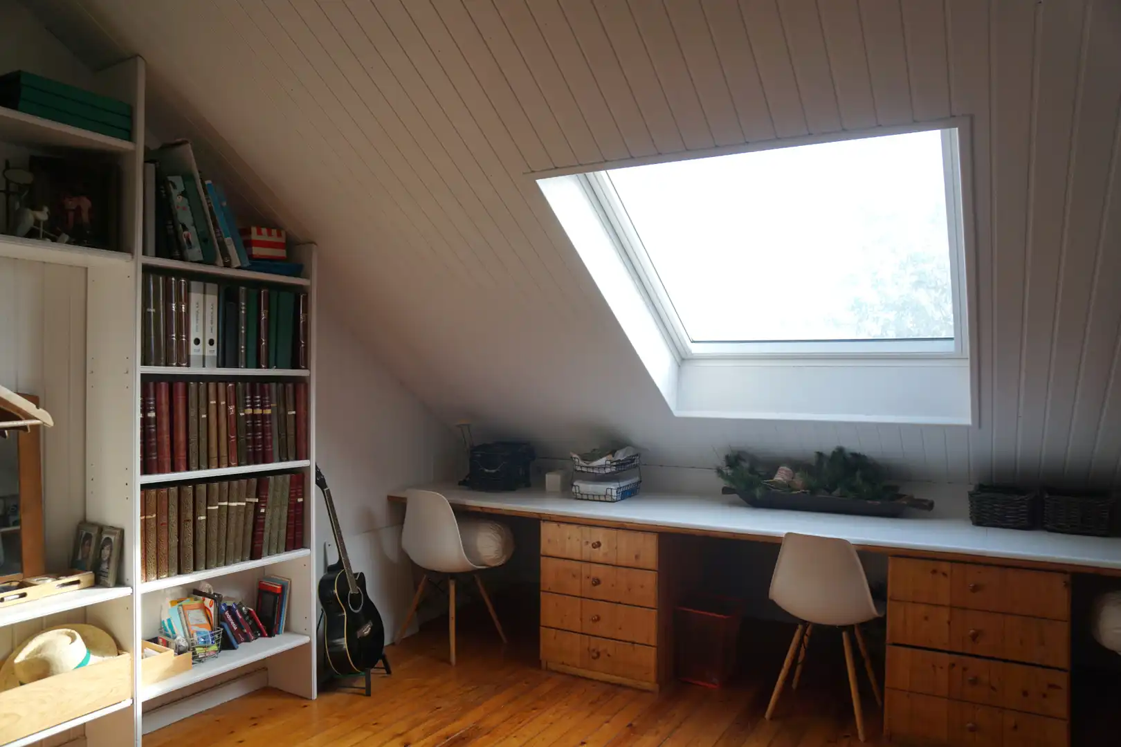 Schlafzimmer von Einfamilien-Reihenhaus zum Verkauf in Badalona mit Klimaanlage, Heizung und Privatgarten